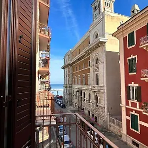 Appartamento B8, Bari