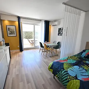 https://la-vernede.fr-provencehotel.com